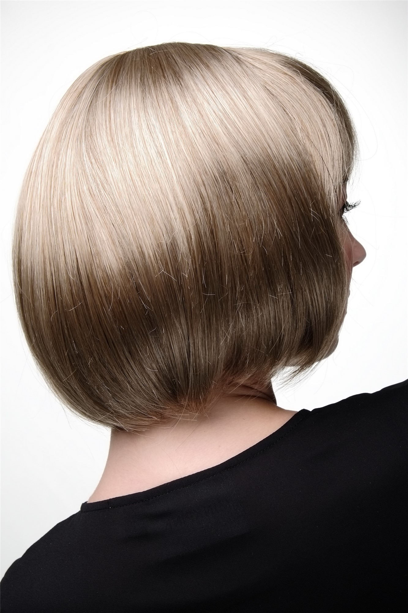 hochwertige Qualitätsperücken, Sexy Damen Bob Perücke glatte kurze Haare mit Pony Hell-Goldbraun 703-14, Ansicht 2, WIG ME UP: Ihr Perücken Online Shop glatte Tressen-Perücke mit Kopfhaut-Imitat Hell-Goldbraun kurze Haare für Damen
