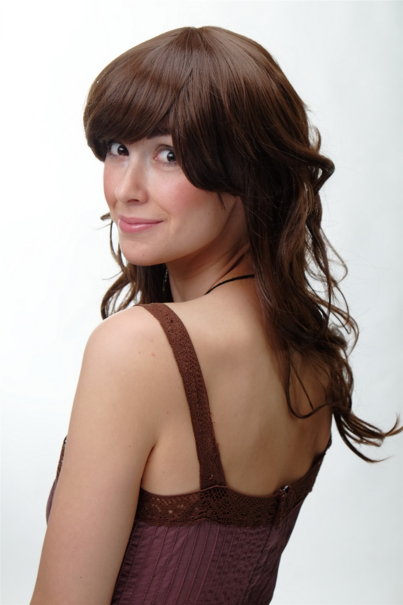 hochwertige Qualitätsperücken, Perücke lang Locken Pony braun YZF-41054-8, Ansicht 5, WIG ME UP: Ihr Perücken Online Shop lockige Tressen-Perücke mit Kopfhaut-Imitat Mittel-Aschbraun lange Haare für Damen