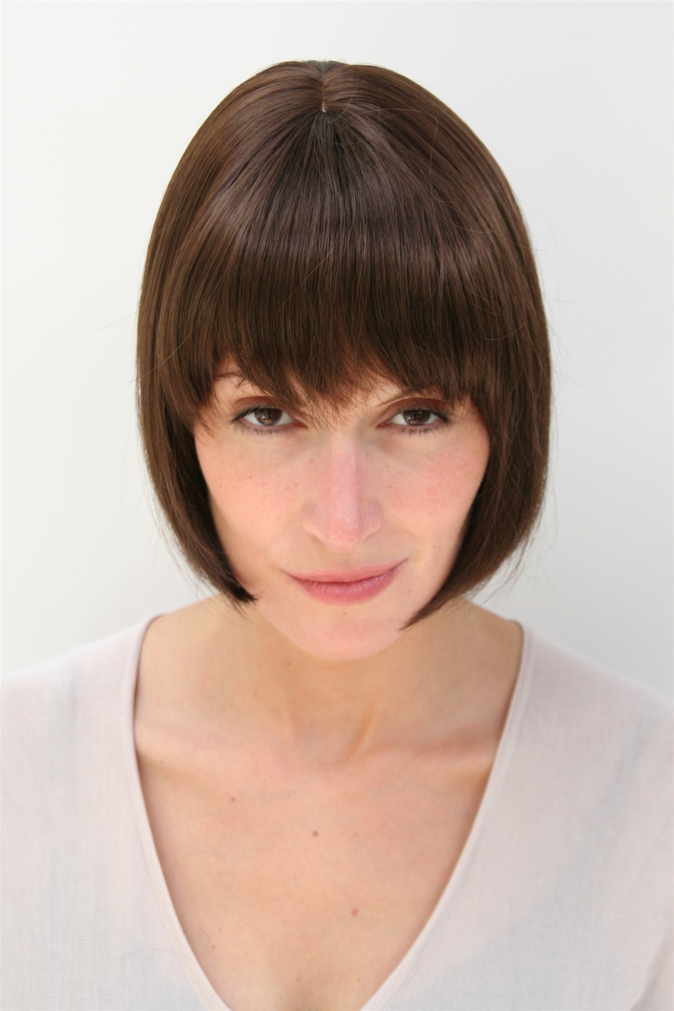 hochwertige Qualitätsperücken, Sexy Damen Bob Perücke glatte kurze Haare mit Pony braun mittelbraun 703-6, Ansicht 2, WIG ME UP: Ihr Perücken Online Shop glatte Tressen-Perücke mit Kopfhaut-Imitat Mittelbraun kurze Haare für Damen
