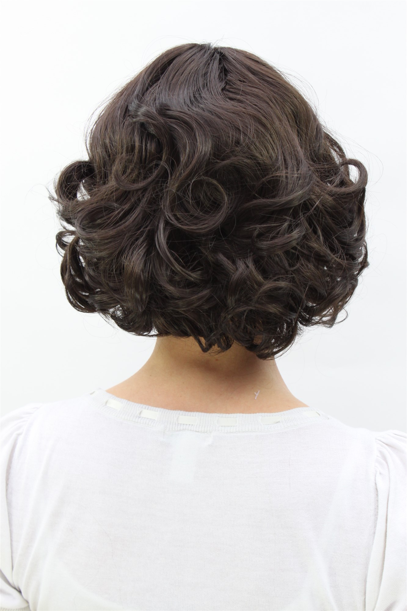 hochwertige Qualitätsperücken, Perücke dunkelbraun Locken kurz superniedlicher Look A18C-4, Ansicht 3, WIG ME UP: Ihr Perücken Online Shop lockige Tressen-Perücke mit Kopfhaut-Imitat Braun kurze Haare für Damen