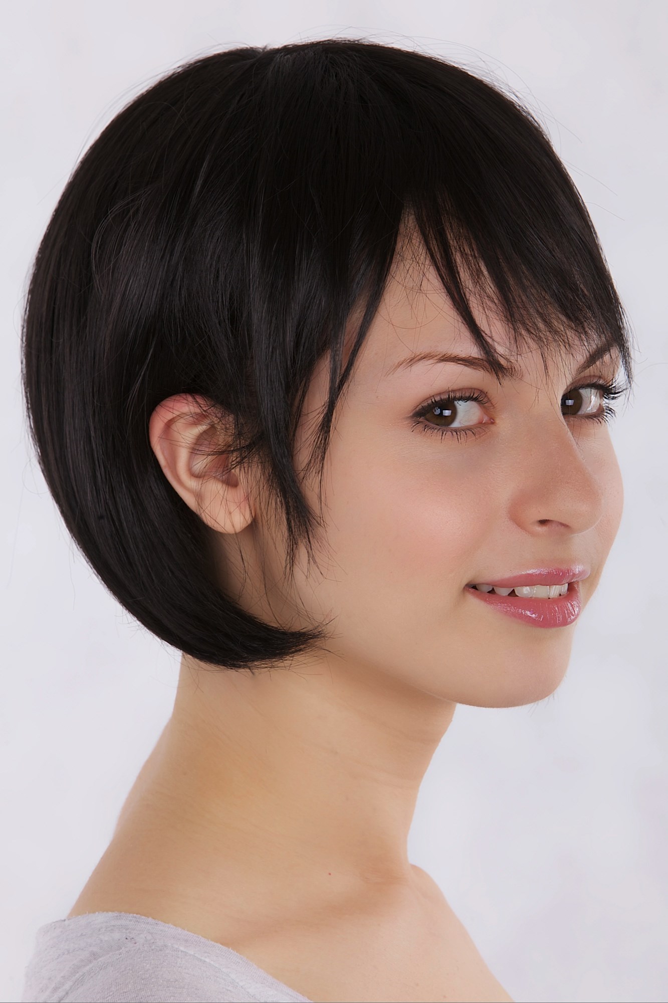 hochwertige Qualitätsperücken, Perücke schwarz schwarzbraun mit Bobfrisur 8525-2, Ansicht 2, WIG ME UP: Ihr Perücken Online Shop glatte Tressen-Perücke mit Kopfhaut-Imitat Schwarzbraun kurze Haare für Damen