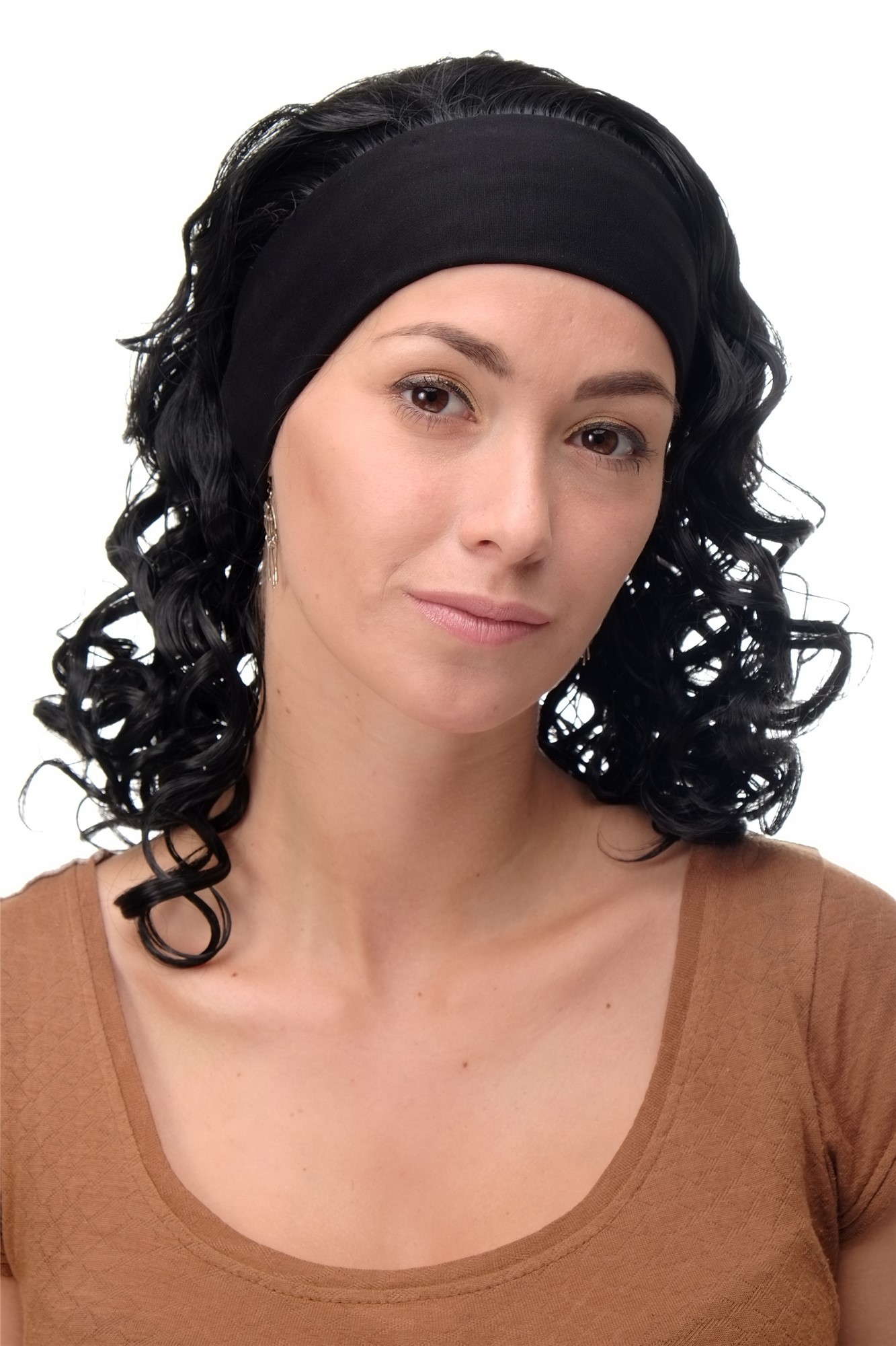 hochwertige Qualitätsperücken, Perücke Stirnband Samtschwarz Locken Schulterlang BRO-704-1B, Ansicht 2, WIG ME UP: Ihr Perücken Online Shop lockige Tressen-Perücke mit Stirnband Samtschwarz schulterlange Haare für Damen