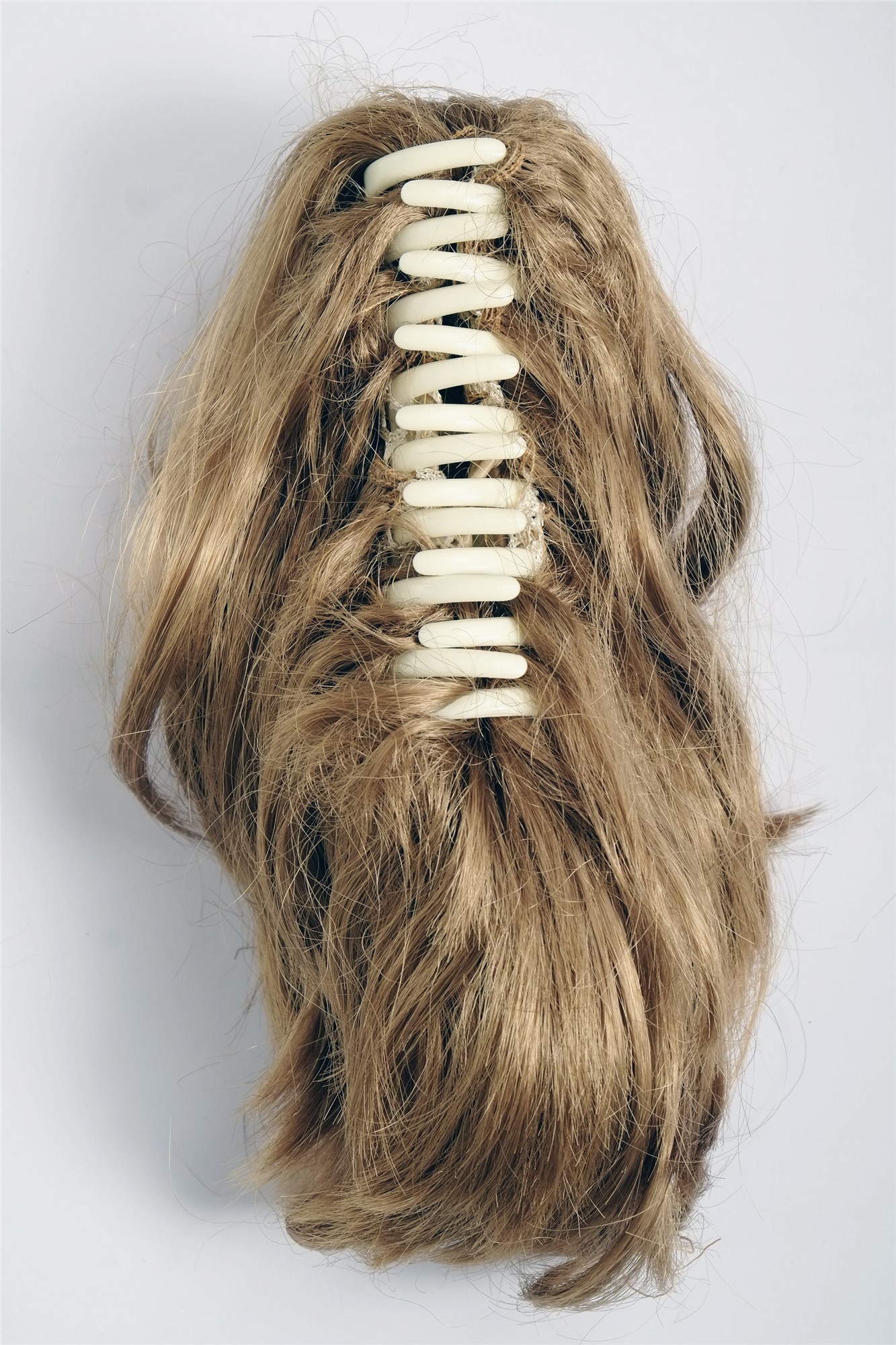 hochwertiges Haarteil Dunkelblond kurz wild Befestigung mit Butterfly-Klammer Modell: T6545, Ansicht 4, WIG ME UP: Ihr Perücken Online Shop glattes Zopf-Haarteil Dunkelblond 20 cm lang