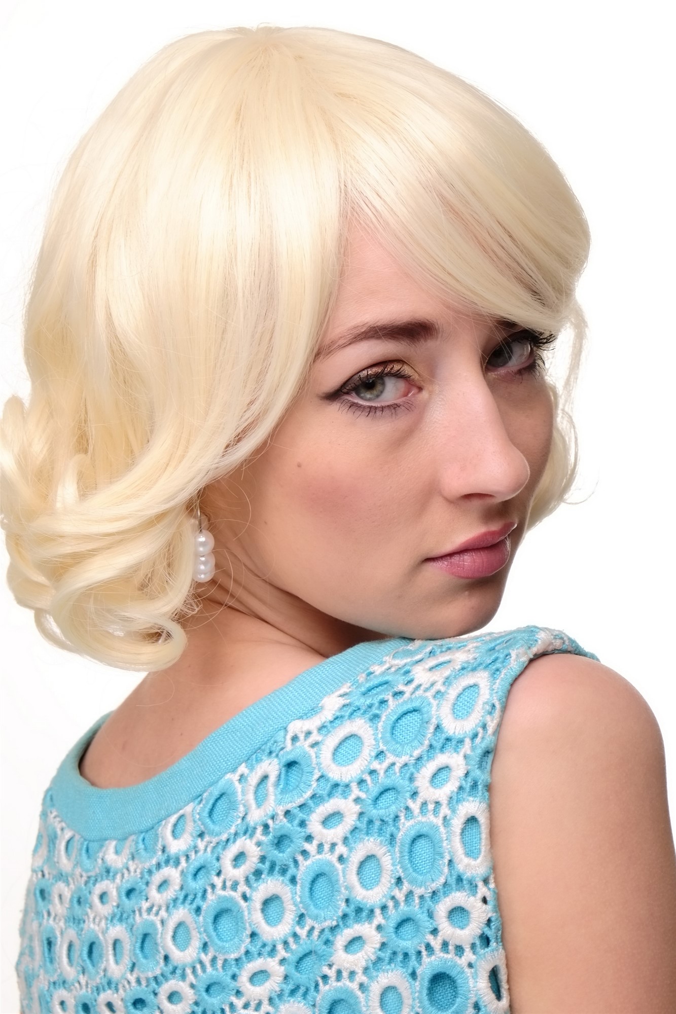 hochwertige Qualitätsperücken, Damenperücke Lichtblond Wellig Schulterlang Retro-Look Modell: 3500, Ansicht 2, WIG ME UP: Ihr Perücken Online Shop wellige Tressen-Perücke mit Kopfhaut-Imitat Lichtlond kurze Haare für Damen