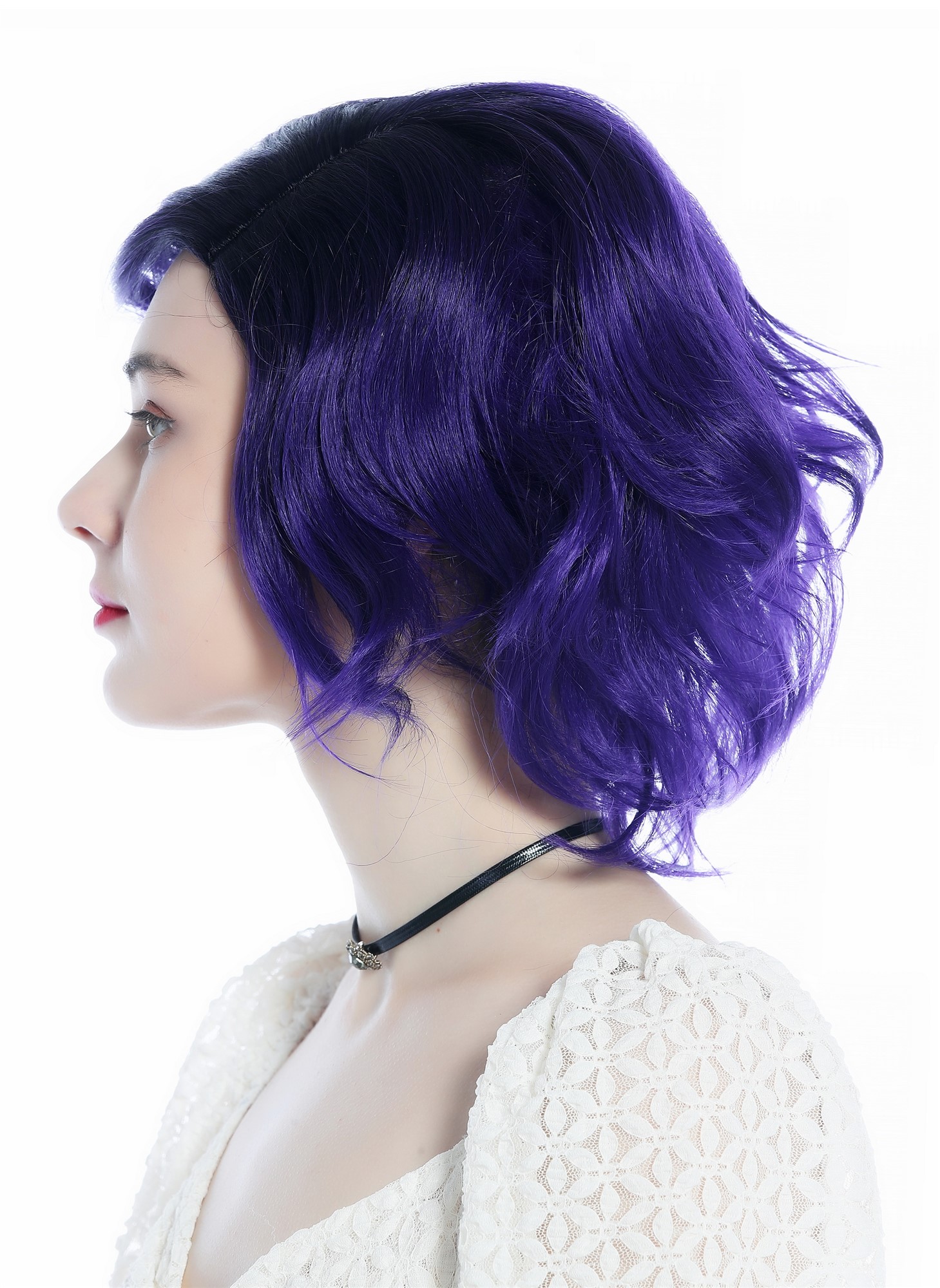 hochwertige Qualitätsperücken, Perücke kurz wild gewellt gescheitelt Scheitel Ombre Schwarz Lila DW3334-DEEPVIOLETS1B, Ansicht 4, WIG ME UP: Ihr Perücken Online Shop wellige Tressen-Perücke mit Kopfhaut-Imitat Schwarz-Lila-Verlauf schulterlange Haare für Damen