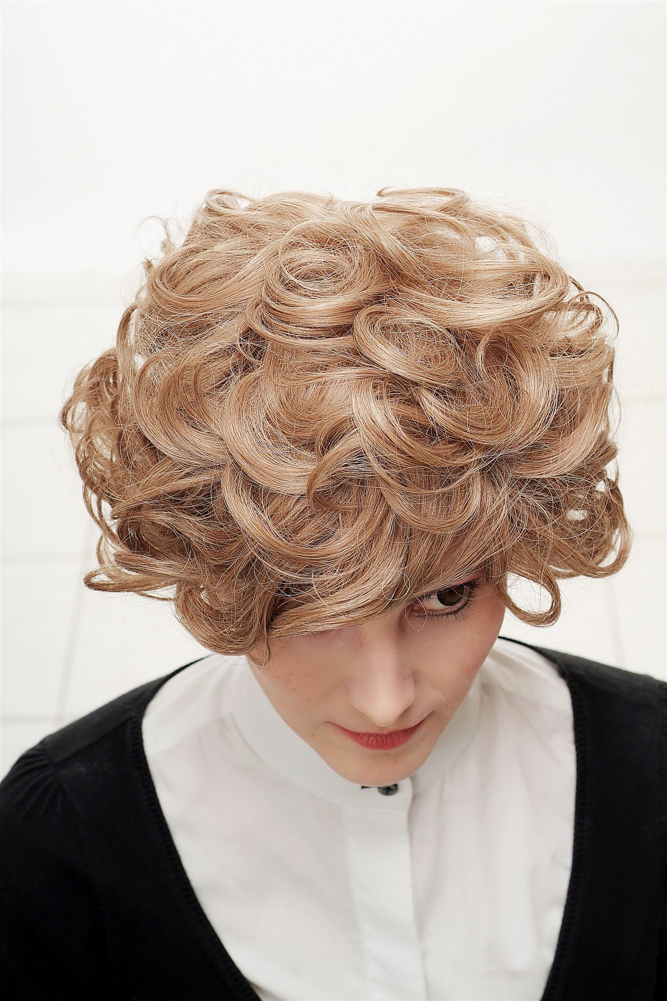 Lady wig short middle blond mix curly curls voluminous volume big hair 1263, view 5, WIG ME UP: Your Perücken Online Shop Quality Wigs, Ladies, dark blonde mix, wavy, short