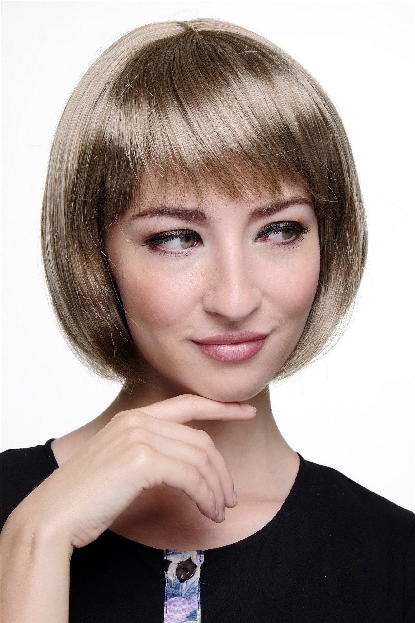 hochwertige Qualitätsperücken, Sexy Damen Bob Perücke glatte kurze Haare mit Pony Hell-Goldbraun 703-14, Ansicht 5, WIG ME UP: Ihr Perücken Online Shop glatte Tressen-Perücke mit Kopfhaut-Imitat Hell-Goldbraun kurze Haare für Damen