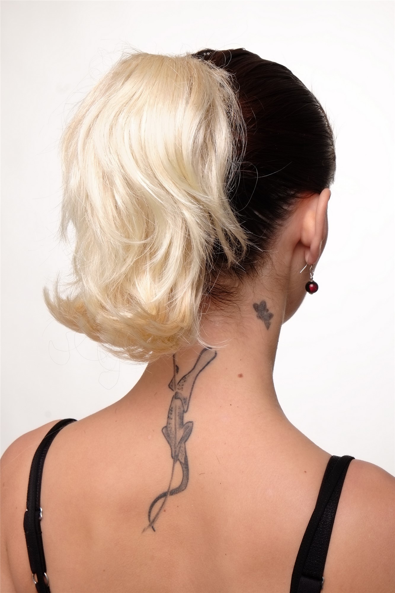 hochwertiges Haarteil Hellblond-Mix kurz wild Befestigung mit Butterfly-Klammer Modell: T6545, Ansicht 2, WIG ME UP: Ihr Perücken Online Shop glattes Zopf-Haarteil Hellblond-Mix 20 cm lang