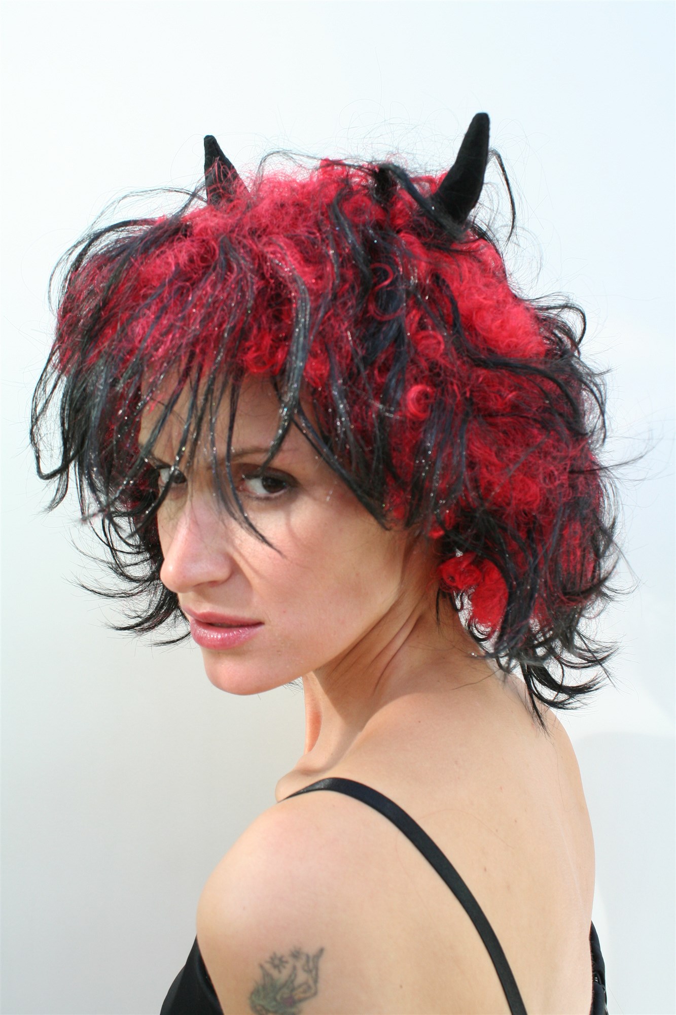 Party/Fancy Dress/Halloween WIG She-Devil Devil Demon Horns LM-707-P103+PC13, view 2, WIG ME UP: Your Perücken Online Shop Party Wig, Ladies, black red, wavy, shoulder-length