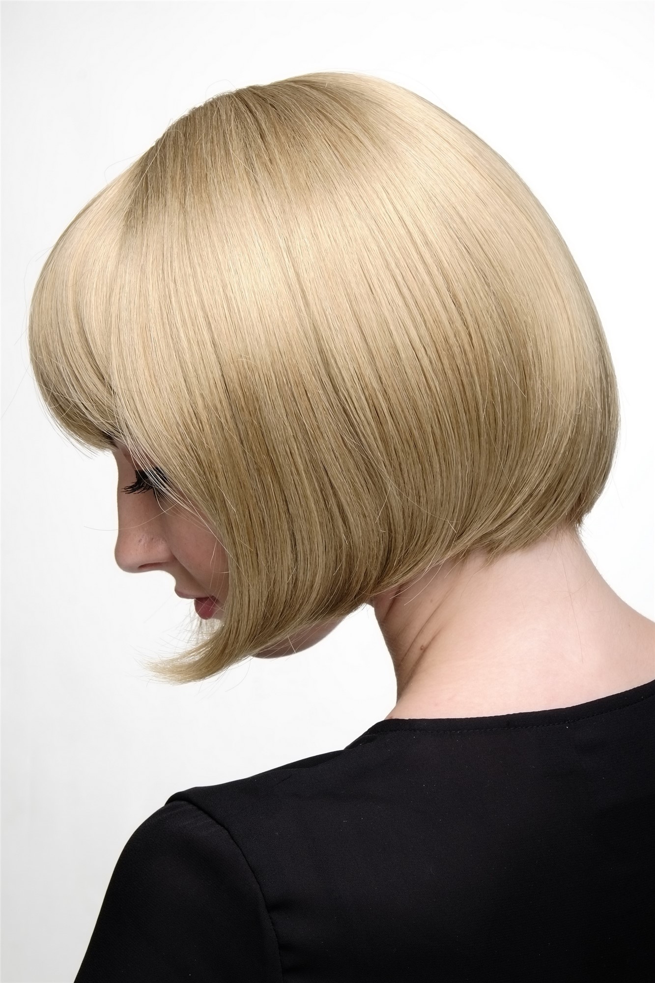 hochwertige Qualitätsperücken, Sexy Damen Bob Perücke glatte kurze Haare mit Pony Helles Honigblond 703-16, Ansicht 2, WIG ME UP: Ihr Perücken Online Shop glatte Tressen-Perücke mit Kopfhaut-Imitat Helles Honigblond kurze Haare für Damen