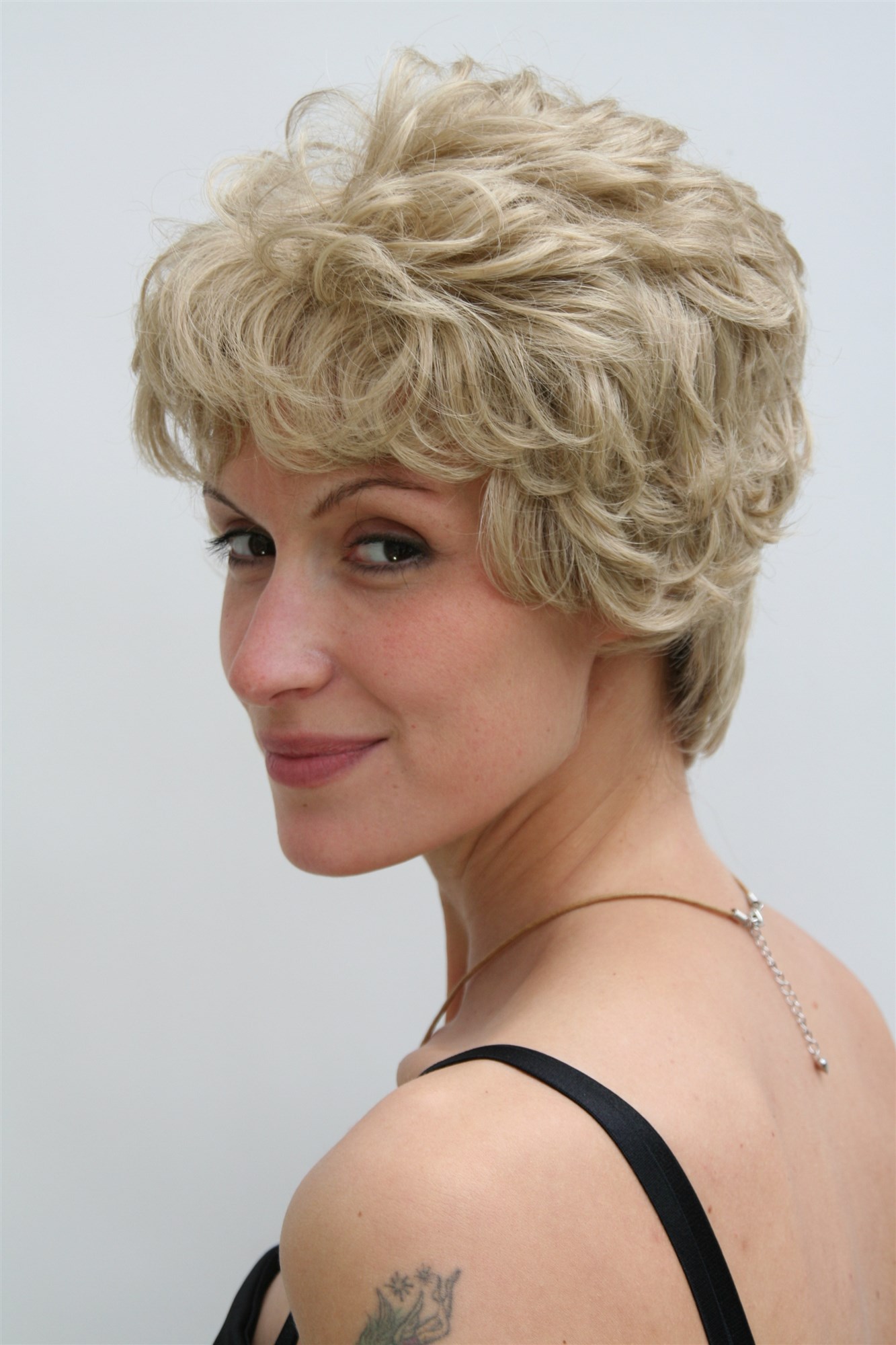 CLASSY Lady  Wig RETRO middle-aged matured BLOND/BRUNETTE mix CURLY (6422 Colour 613L/18), view 2, WIG ME UP: Your Perücken Online Shop Quality Wigs, Ladies, blonde-brown mix, wavy, short