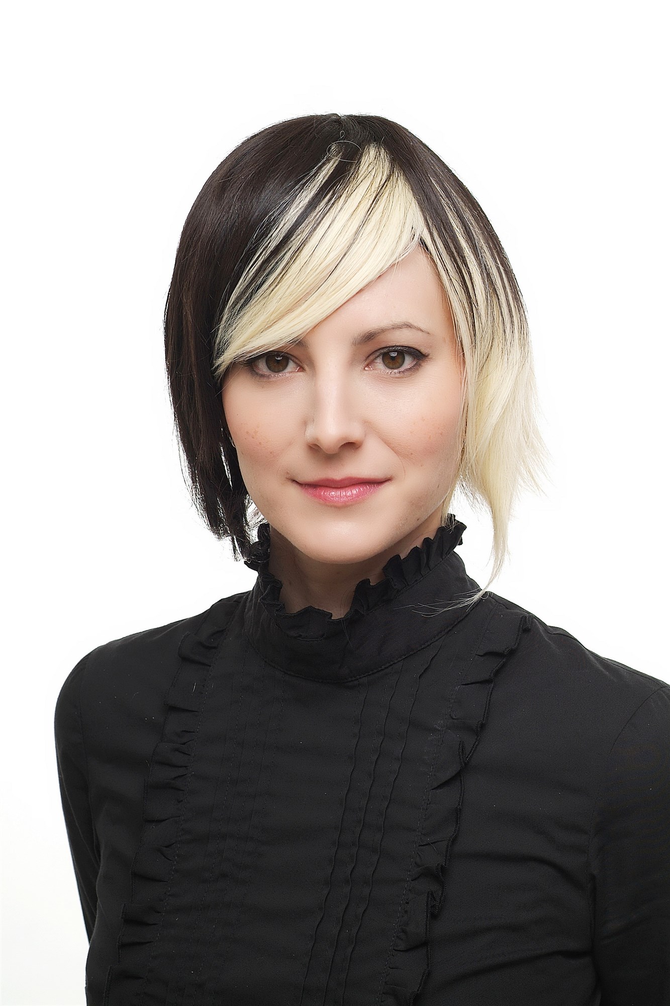 hochwertige Qualitätsperücken, Damen Perücke Zweifarbig Braun-Blond Mittelscheitel kurz 1241-05/002, Ansicht 6, WIG ME UP: Ihr Perücken Online Shop glatte Tressen-Perücke mit Kopfhaut-Imitat braun-blond kurze Haare für Damen