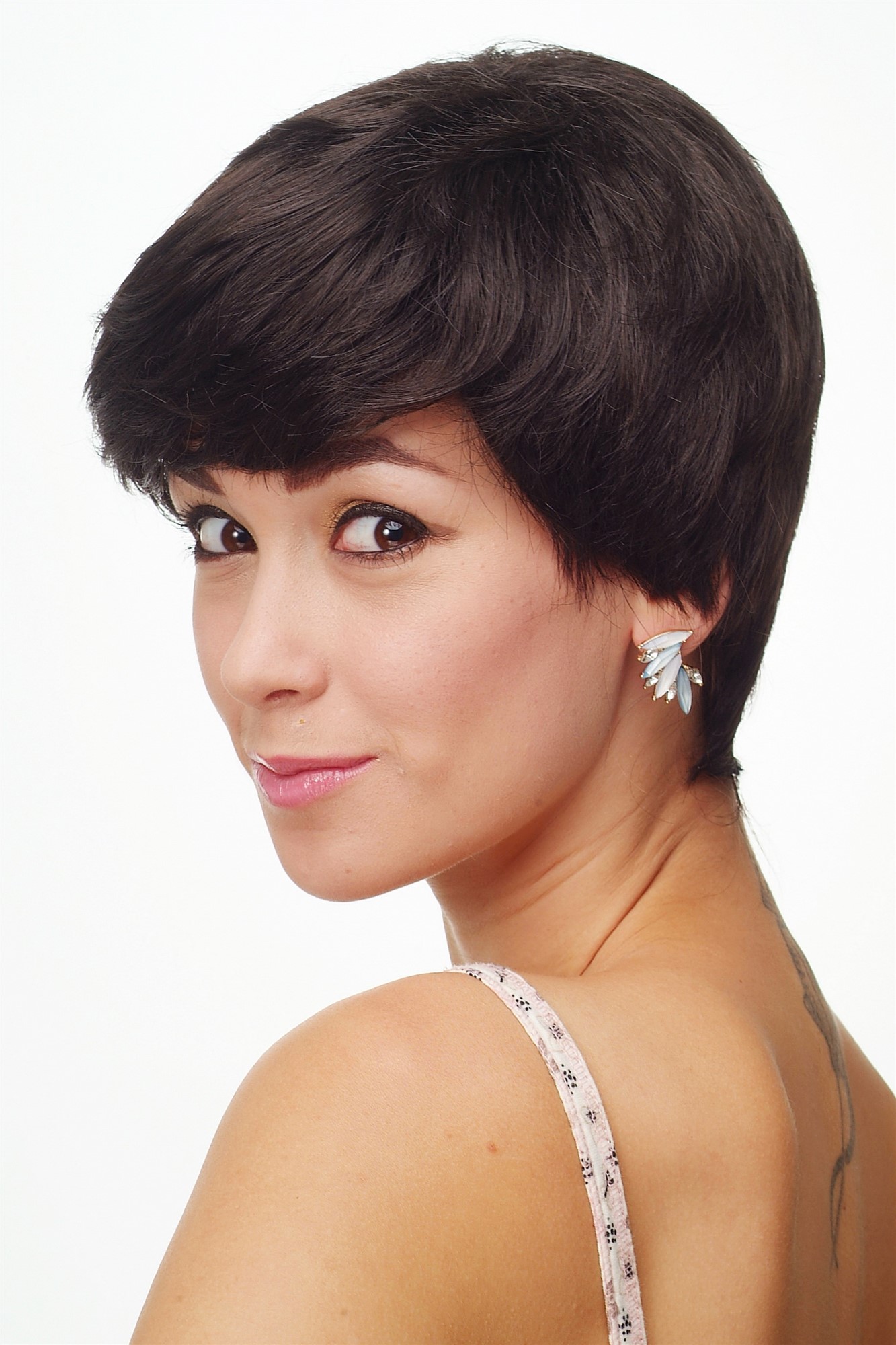 hochwertige Qualitätsperücken, Damenperücke kurz Scheitel Dunkelbraun Modell: KIT, Ansicht 3, WIG ME UP: Ihr Perücken Online Shop glatte Tressen-Perücke Braun kurze Haare für Damen