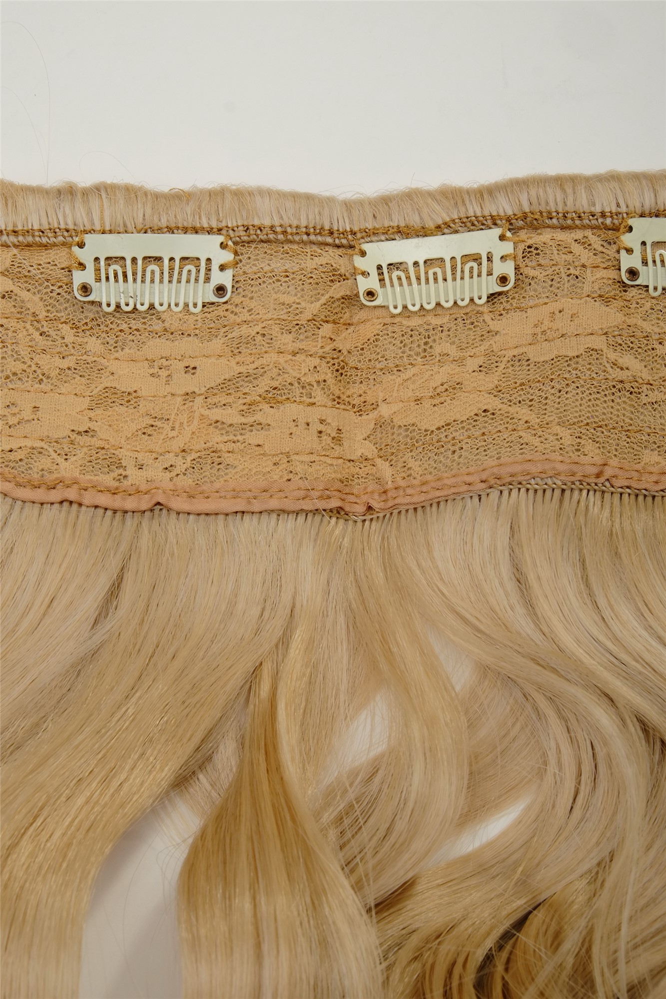 Haarverlängerung 5 Clips lockig mittelblond WH5008-180C-26, Ansicht 3, WIG ME UP: Ihr Perücken Online Shop lockige Halbperücke Hell-Goldblond 50 cm lang