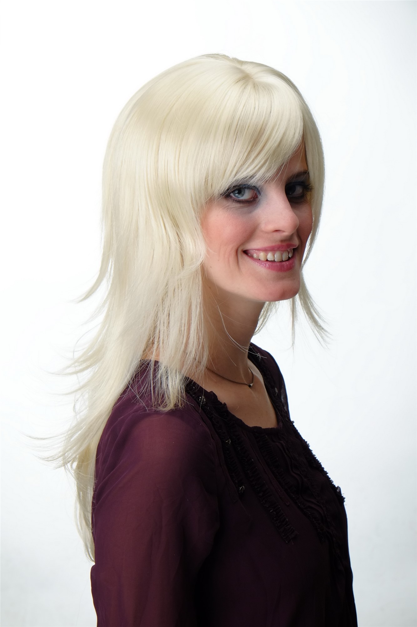 hochwertige Qualitätsperücken, Perücke Pony lang leicht wellig Platinblond GFW242-613, Ansicht 3, WIG ME UP: Ihr Perücken Online Shop wellige Tressen-Perücke mit Kopfhaut-Imitat Platinblond lange Haare für Damen