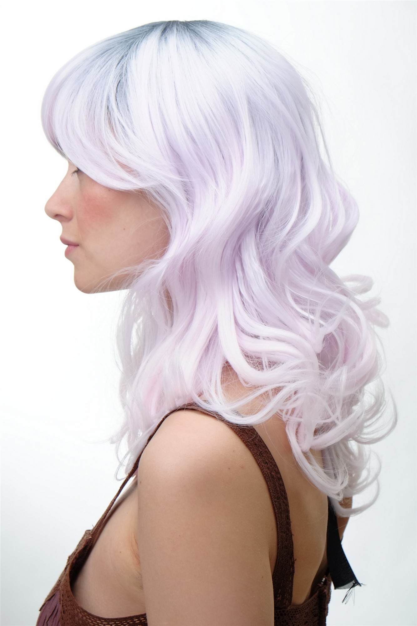 hochwertige Qualitätsperücken, Perücke Rosa-Grau-Mix Locken YZF-7325-1001, Ansicht 3, WIG ME UP: Ihr Perücken Online Shop lockige Tressen-Perücke mit Kopfhaut-Imitat Blütenweiß schulterlange Haare für Damen
