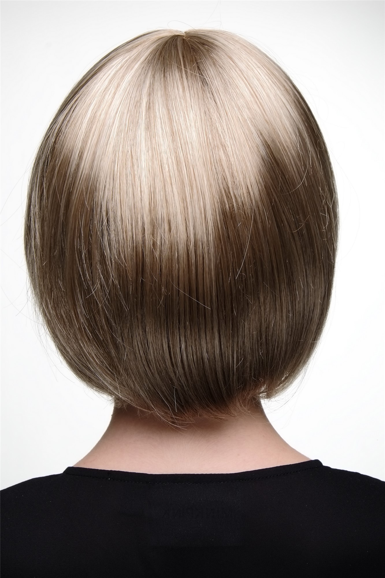 hochwertige Qualitätsperücken, Sexy Damen Bob Perücke glatte kurze Haare mit Pony Hell-Goldbraun 703-14, Ansicht 4, WIG ME UP: Ihr Perücken Online Shop glatte Tressen-Perücke mit Kopfhaut-Imitat Hell-Goldbraun kurze Haare für Damen