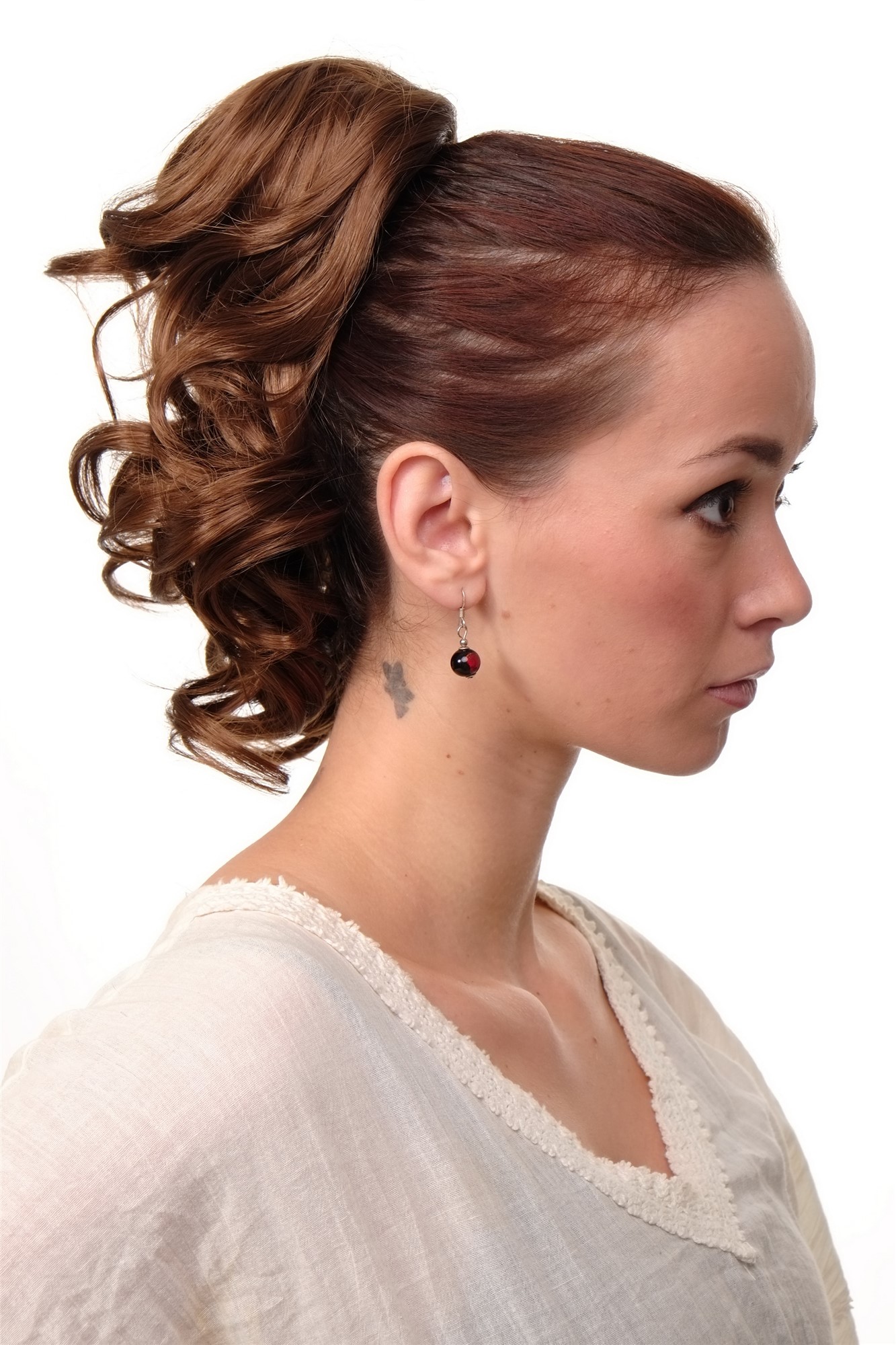 Ponytails, Vibrant medium brown, wavy, shoulder-length