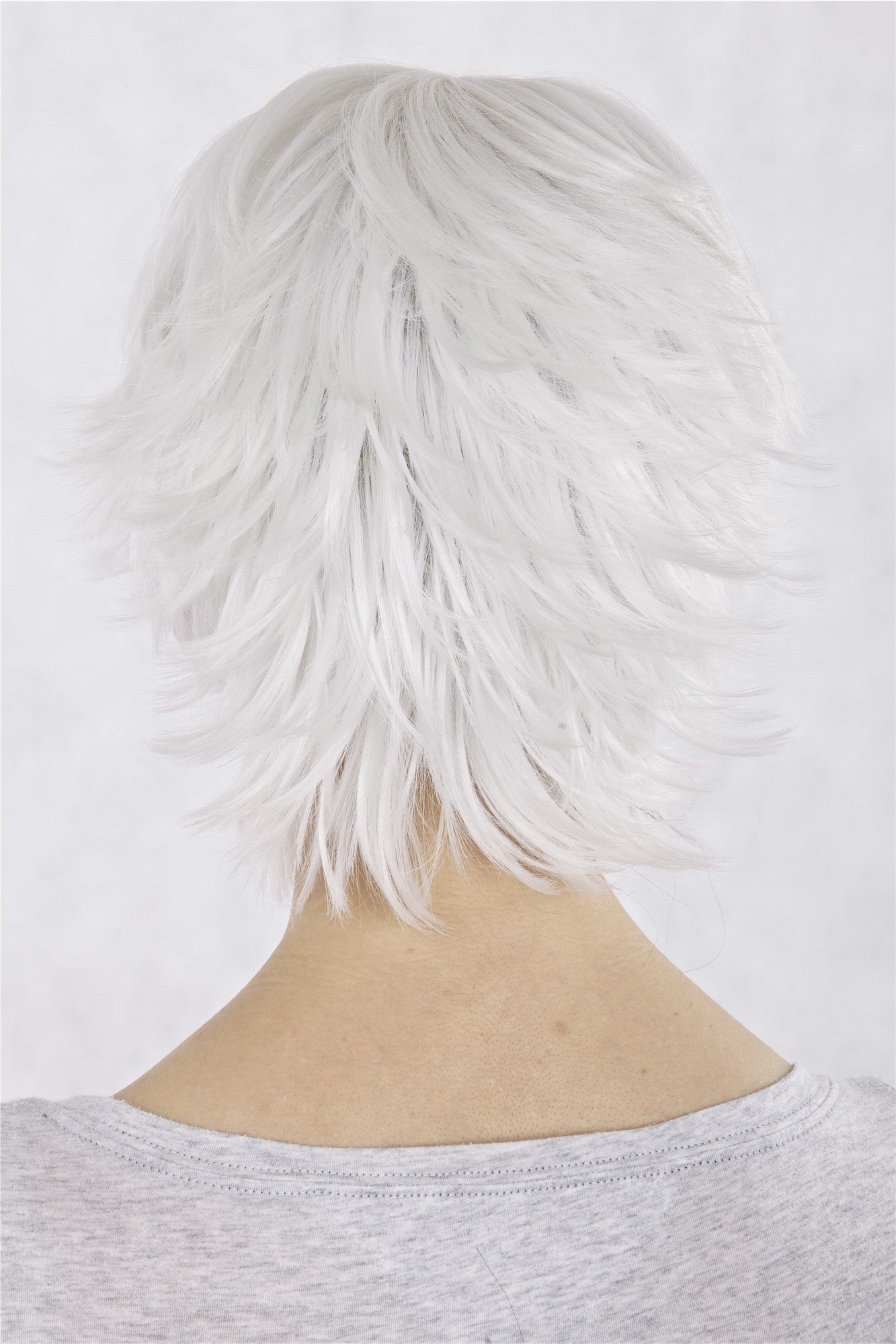 hochwertige Qualitätsperücken, Frauen Perücke Stufen-Bob weiß wilder peppiger Haarschnitt 1240-1001, Ansicht 4, WIG ME UP: Ihr Perücken Online Shop wellige Tressen-Perücke mit Kopfhaut-Imitat weiß kurze Haare für Damen