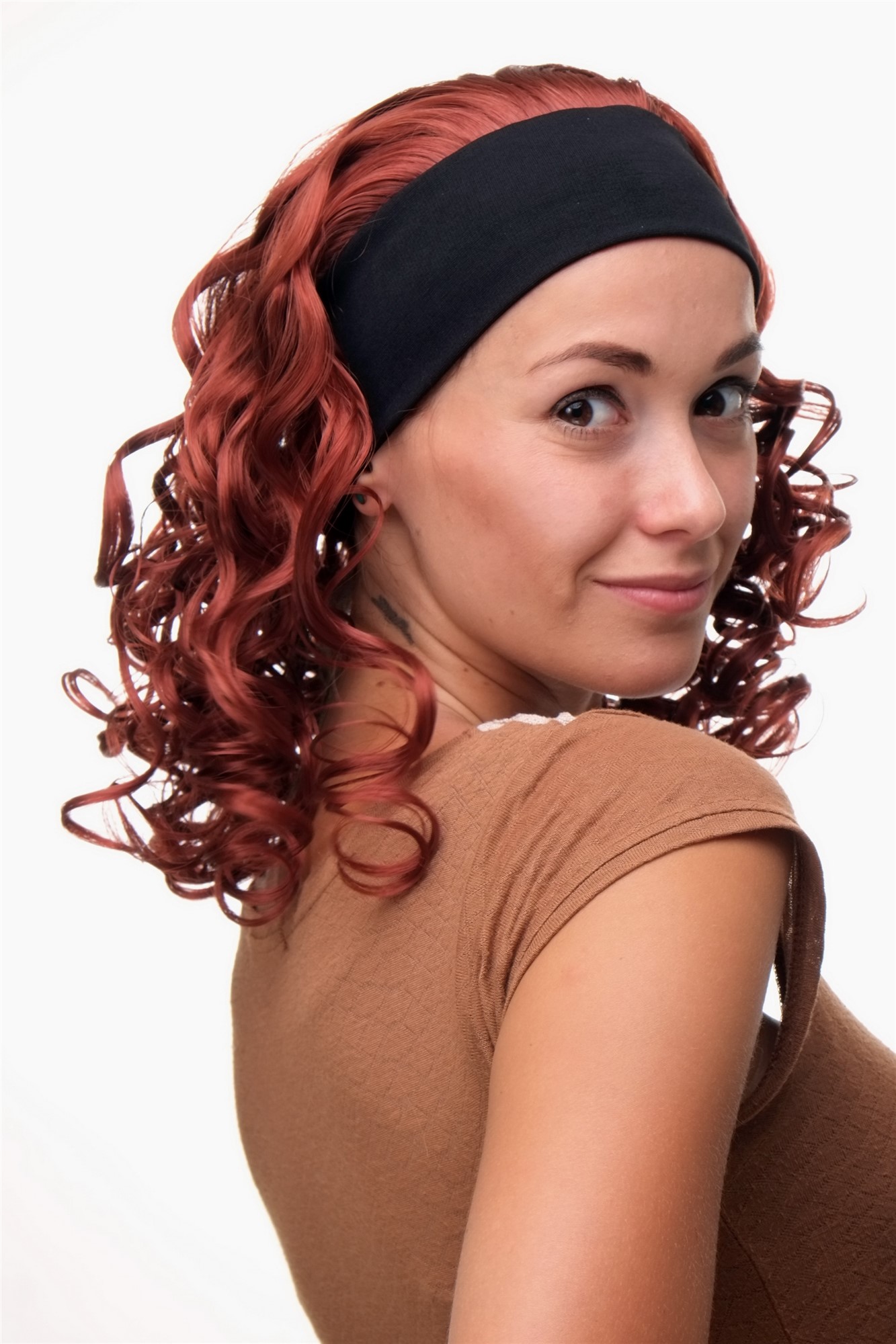 hochwertige Qualitätsperücken, Perücke Stirnband Kupferrot Locken Schulterlang BRO-704-350, Ansicht 4, WIG ME UP: Ihr Perücken Online Shop lockige Tressen-Perücke mit Stirnband Kupferrot schulterlange Haare für Damen