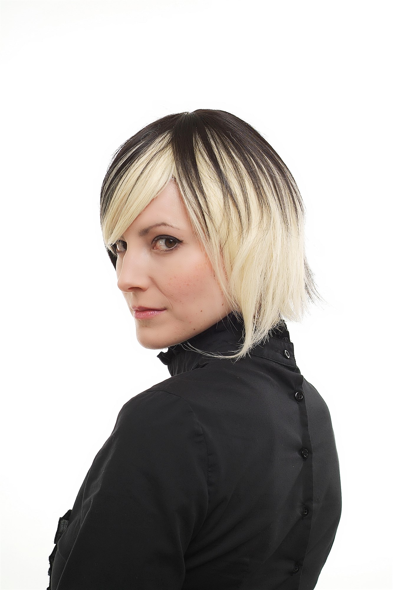 hochwertige Qualitätsperücken, Damen Perücke Zweifarbig Braun-Blond Mittelscheitel kurz 1241-05/002, Ansicht 8, WIG ME UP: Ihr Perücken Online Shop glatte Tressen-Perücke mit Kopfhaut-Imitat braun-blond kurze Haare für Damen