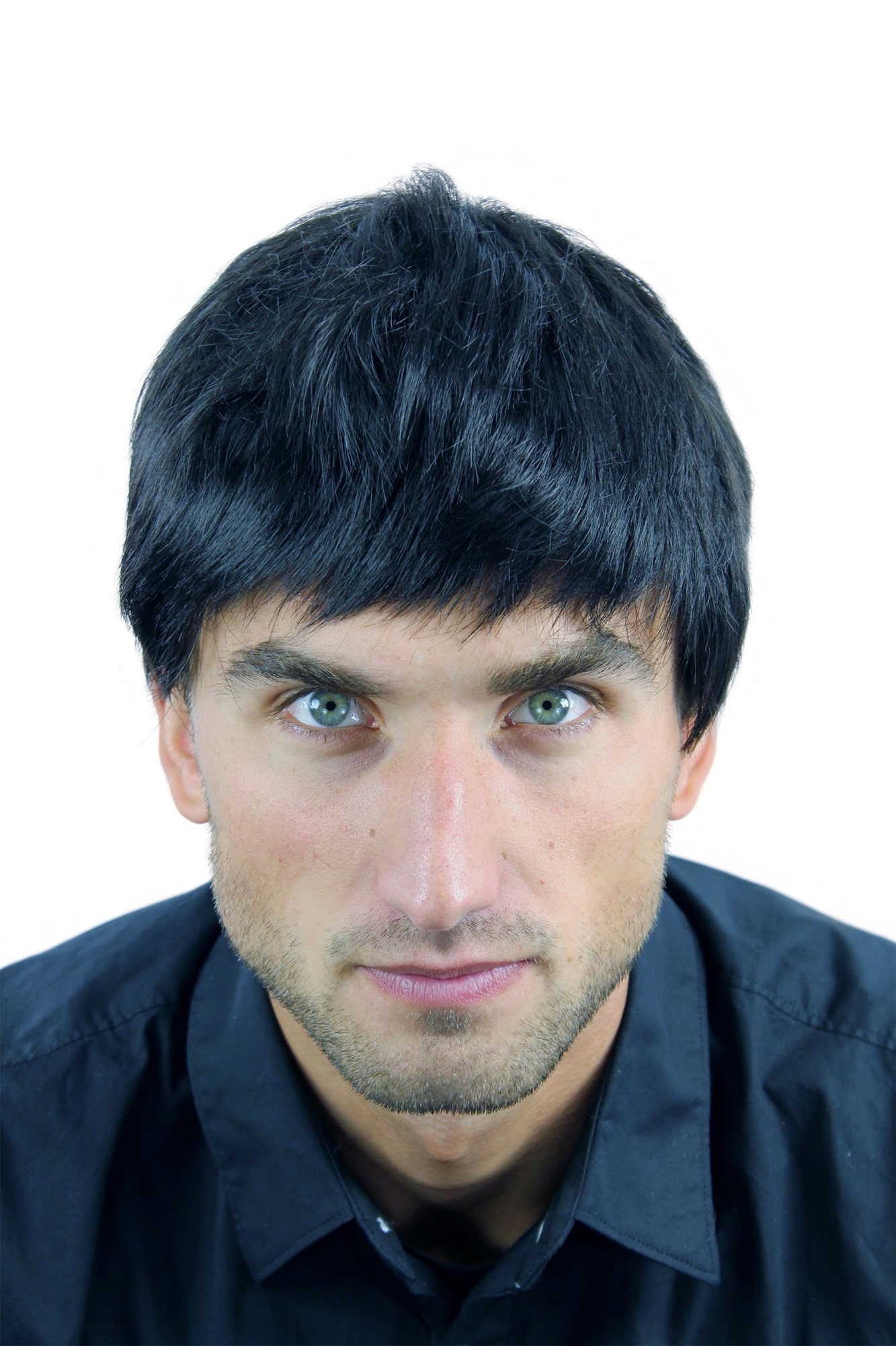 hochwertige Qualitätsperücken, Herren Perücke kurze schwarze glatte Haare K-006-1B, Vorderansicht, WIG ME UP: Ihr Perücken Online Shop glatte Tressen-Perücke Samtschwarz kurze Haare für Herren