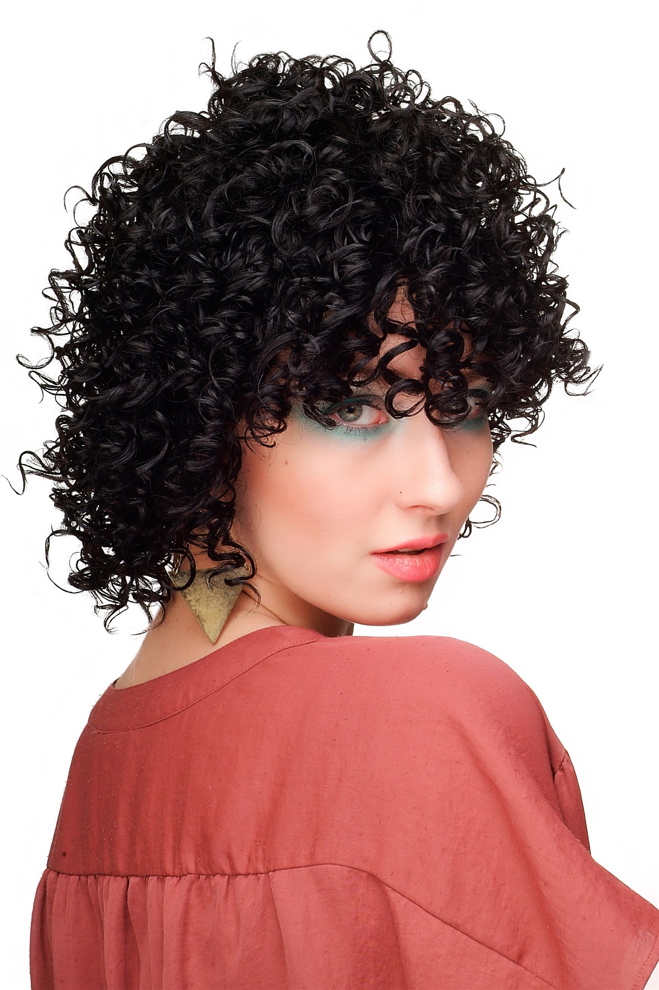hochwertige Qualitätsperücken, Perücke Schwarz Afro Locken WL-2218AB-1B, Ansicht 2, WIG ME UP: Ihr Perücken Online Shop lockige Tressen-Perücke Samtschwarz kurze Haare für Damen