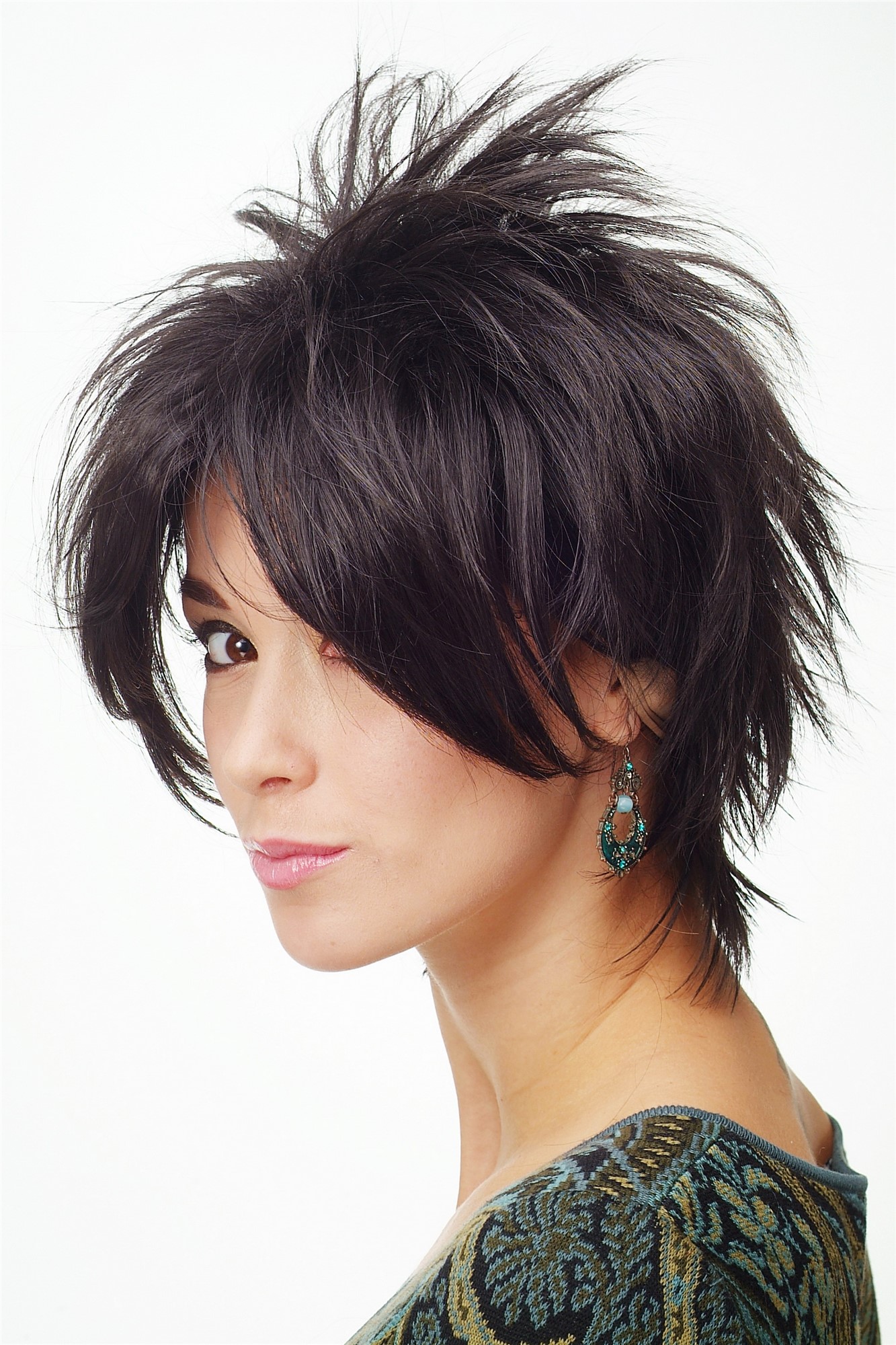 hochwertige Qualitätsperücken, Perücke Kurz Wilde Strähnen Wave 80er Schwarz Modell: BLUE144, Ansicht 3, WIG ME UP: Ihr Perücken Online Shop wellige Tressen-Perücke Schwarzbraun kurze Haare für Damen