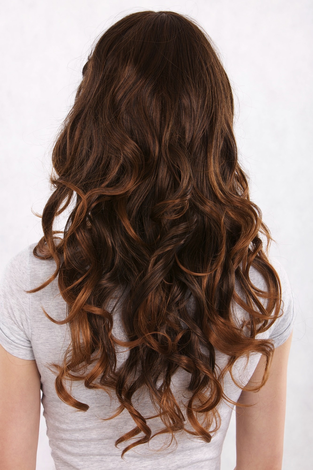 hochwertige Qualitätsperücken, Perücke brünett lange leicht gesträhnte Haare A25-2T30, Ansicht 4, WIG ME UP: Ihr Perücken Online Shop lockige Tressen-Perücke mit Kopfhaut-Imitat Braun lange Haare für Damen