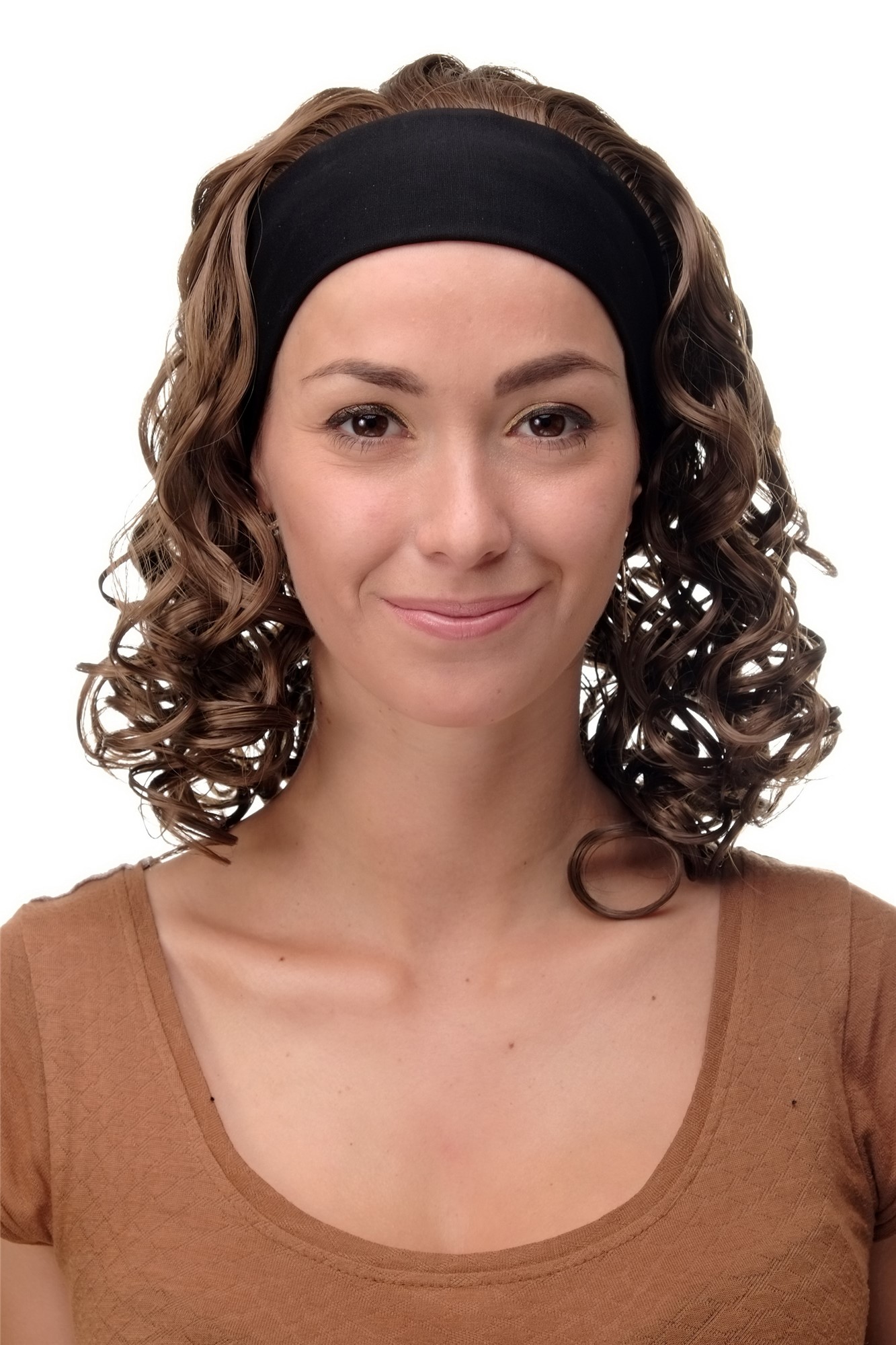 hochwertige Qualitätsperücken, Perücke Stirnband Mittelbraun Locken Schulterlang BRO-704-12, Ansicht 2, WIG ME UP: Ihr Perücken Online Shop lockige Tressen-Perücke mit Stirnband Mittelbraun schulterlange Haare für Damen